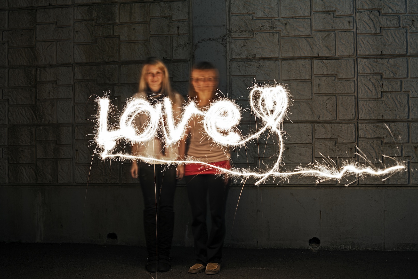Sparkler photography tutorial-how to take good sparkler pictures! 